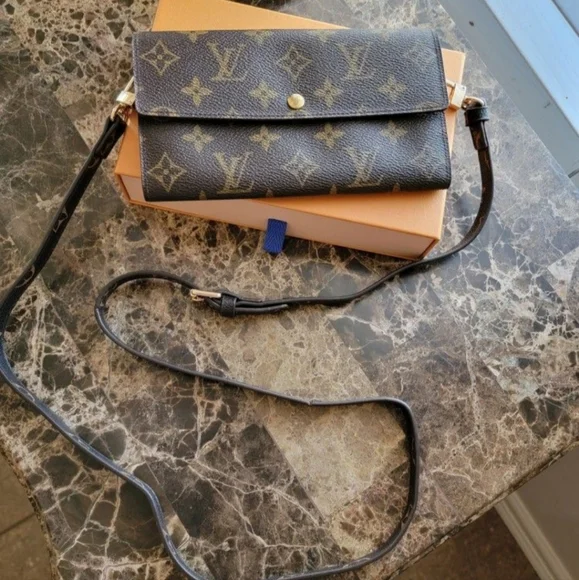 ❤Faux leather adjustable strap ❤ - Picture 8 of 11